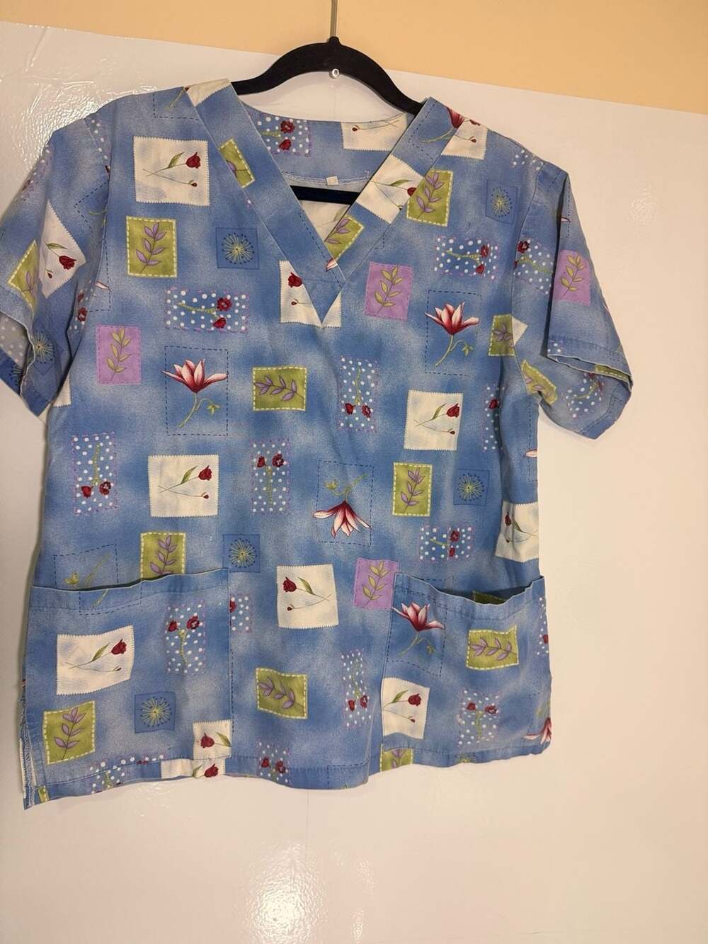 Medline Blue Floral Patchwork Print Scrub Top with Pockets, Size M